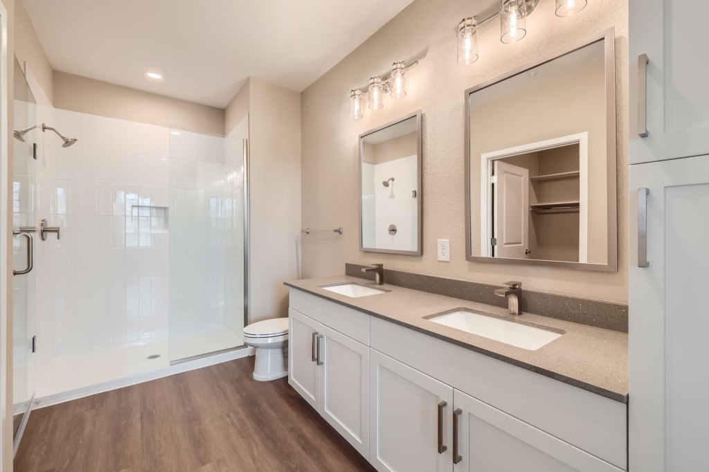 2300-hooks-st-web-quality-013-39-primary-bathroom