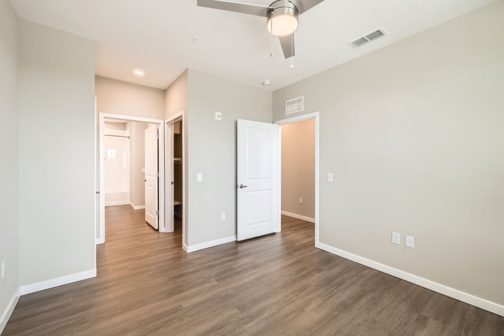 2300-hooks-st-web-quality-016-43-bedroom